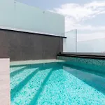 Luxury Townhouse, Infinity Pool & Ocean Views *
