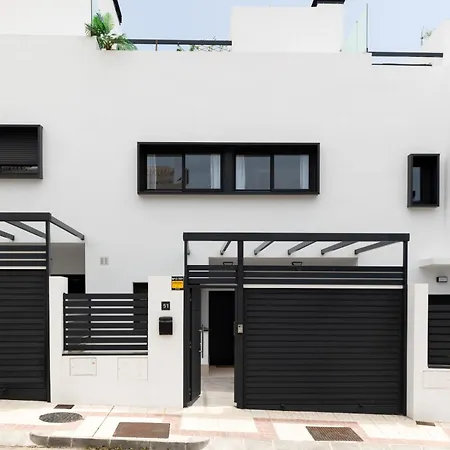 Luxury Townhouse With Rooftop Infinity Pool And Ocean Views Torremolinos