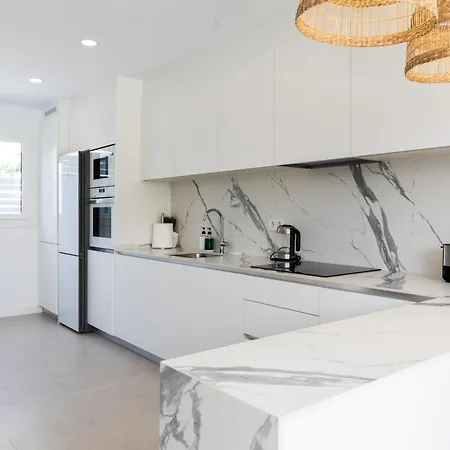 Luxury Townhouse, Infinity Pool & Ocean Views Apartment