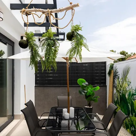 Luxury Townhouse, Infinity Pool & Ocean Views *