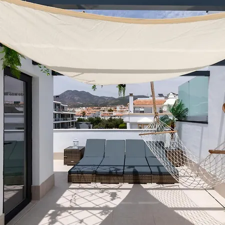 Luxury Townhouse, Infinity Pool & Ocean Views Apartman