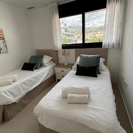 Luxury Townhouse, Infinity Pool & Ocean Views Apartman