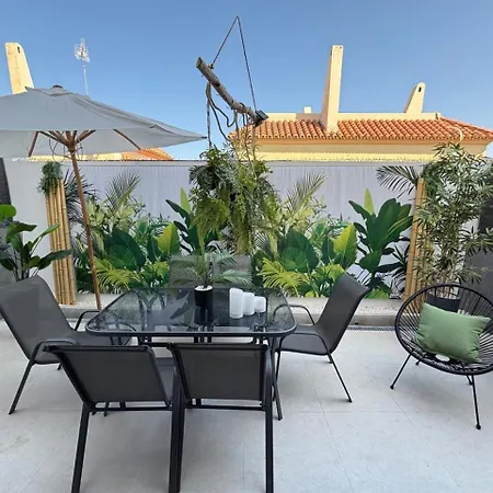 Luxury Townhouse, Infinity Pool & Ocean Views Apartman