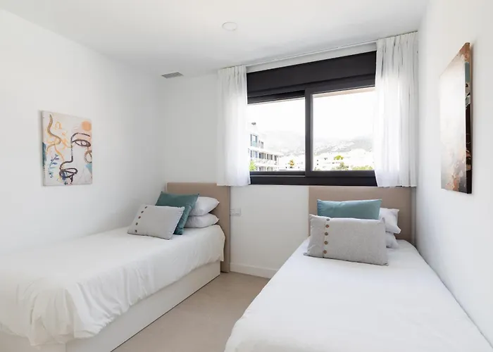 Luxury Townhouse, Infinity Pool & Ocean Views *