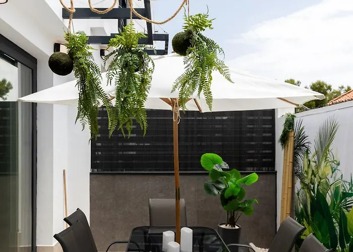 Luxury Townhouse, Infinity Pool & Ocean Views *